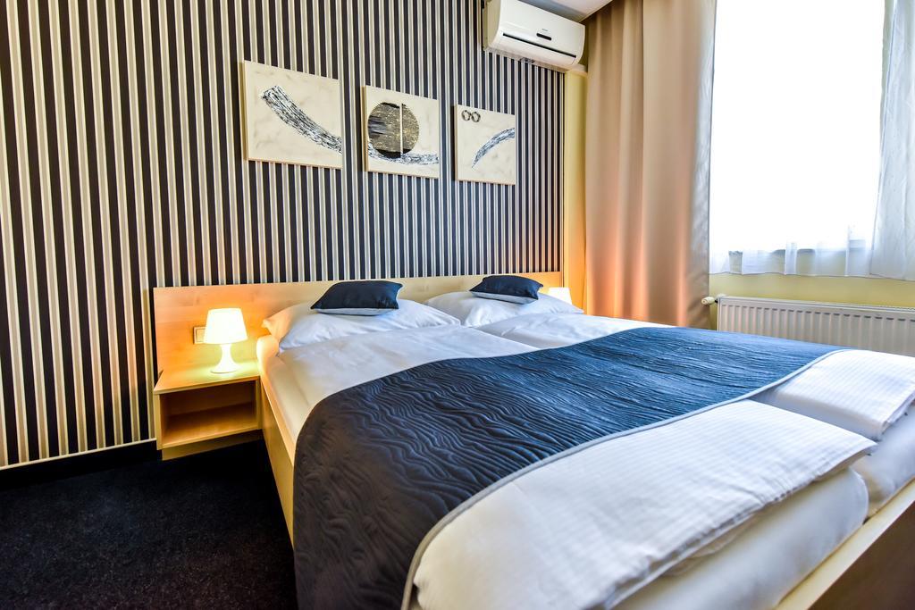 City Hostel Brno Modrice Bagian luar foto
