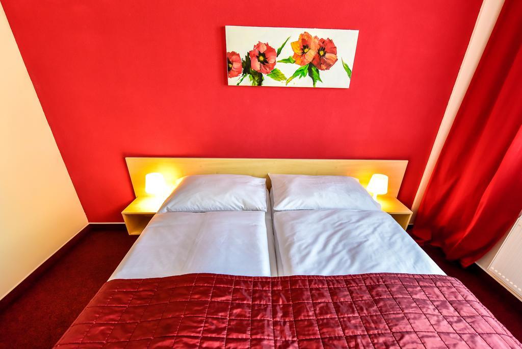 City Hostel Brno Modrice Bagian luar foto