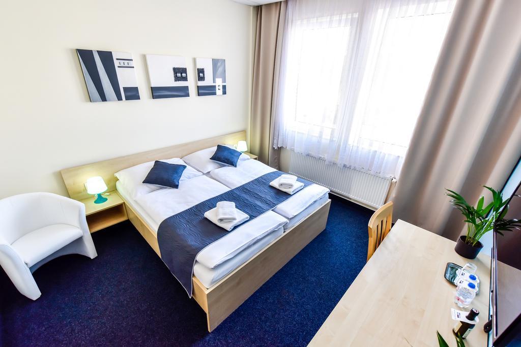 City Hostel Brno Modrice Bagian luar foto