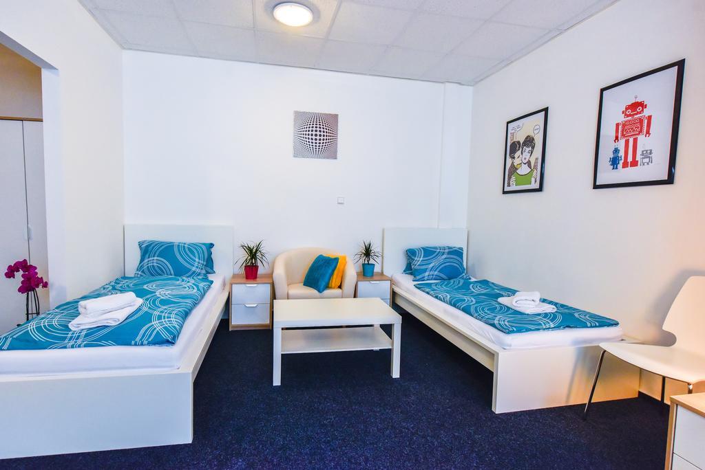 City Hostel Brno Modrice Bagian luar foto