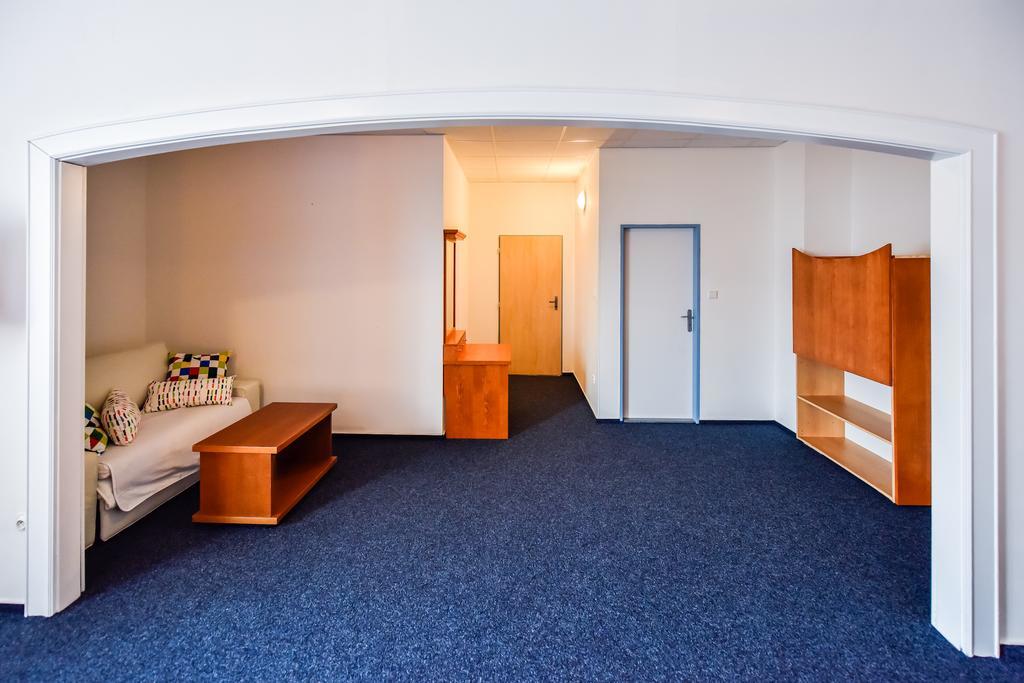 City Hostel Brno Modrice Bagian luar foto