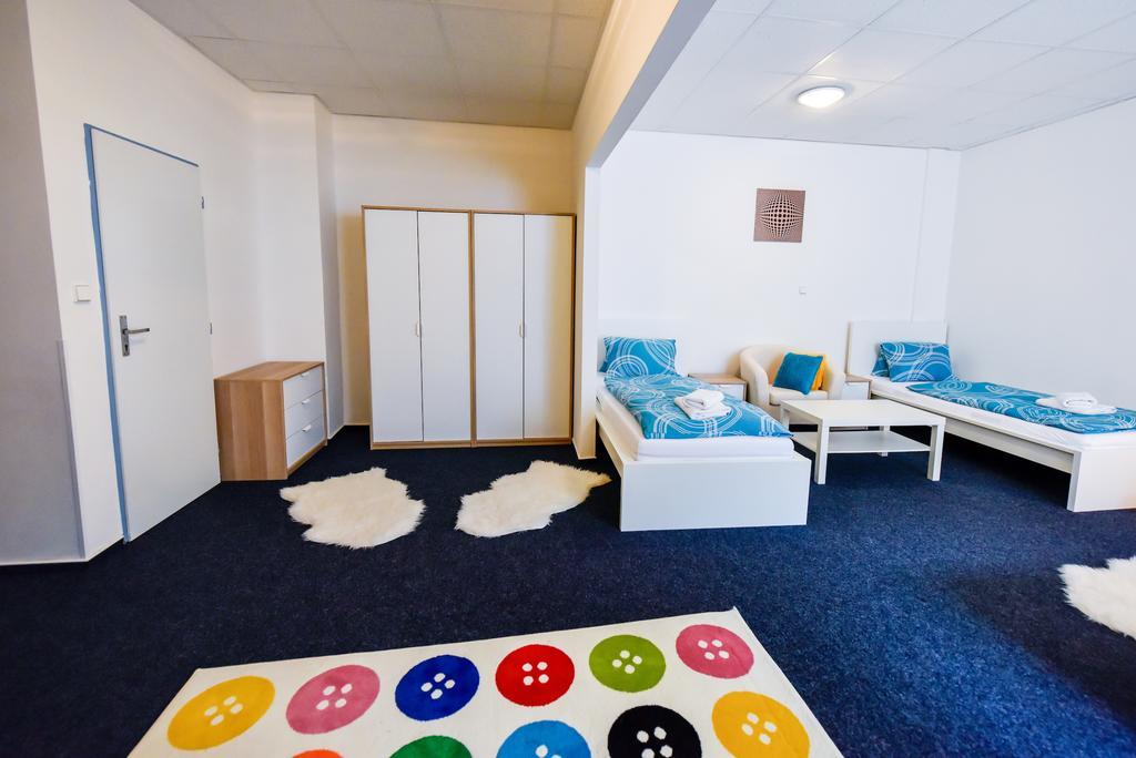 City Hostel Brno Modrice Bagian luar foto