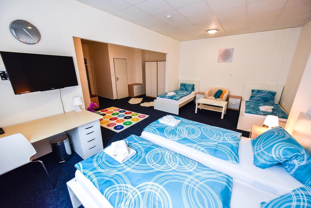 City Hostel Brno Modrice Bagian luar foto