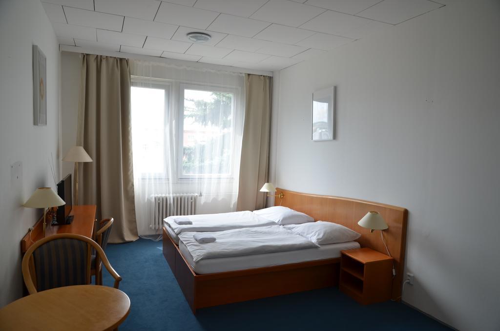 City Hostel Brno Modrice Bagian luar foto
