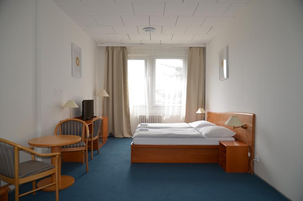 City Hostel Brno Modrice Bagian luar foto