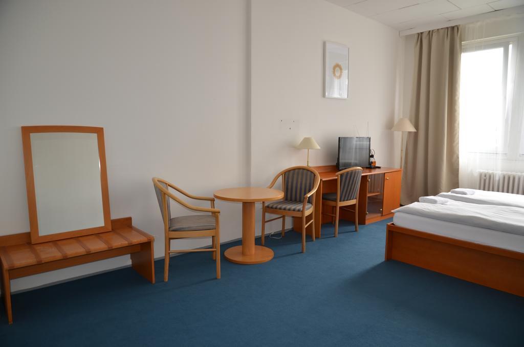 City Hostel Brno Modrice Bagian luar foto